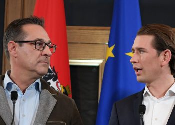 The leader of Austria's conservative People's Party, Sebastian Kurz (right), and the country's far-right Freedom Party, Heinz-Christian Strache (left) give a joint press conference in Vienna on Saturday.