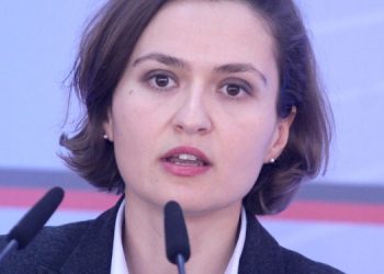 SHAHINI THIRRJE STUDENTEVE PROTESTUES -Ministrja e dekretuar e Arsimit, Sportit dhe Rinise, Besa Shahini duke folur gjate nje konference shtypi, ku i beri thirrje studenteve protestues qe te mos bllokojne punen e sekretarive mesimore. /r/n/r/nSHAHINI IN PRESS CONFERENCE - Decreed Minister of Education, Sport and Youth Besa Shahini, speaks during a press conference, calling on protesting students not to block the work of secretariats.