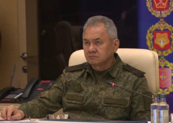 NOVEMBER 8, 2022: Russia's Defence Minister Sergei Shoigu visits the command centre of the Joint Russian Forces during the special military operation in Ukraine. Video screen grab. Best quality available. Russian Defence Ministry/TASS

THIS STILL IMAGE WAS PROVIDED 8 November 2022 BY A THIRD PARTY. EDITORIAL USE ONLY

Ìèíèñòð îáîðîíû ÐÔ Ñåðãåé Øîéãó â êîìàíäíîì ïóíêòå Îáúåäèíåííîé ãðóïïèðîâêè ðîññèéñêèõ âîéñê â çîíå ïðîâåäåíèÿ ñïåöèàëüíîé âîåííîé îïåðàöèè. Ñíèìîê ñ âèäåî. Ìàêñèìàëüíî âîçìîæíîå êà÷åñòâî. Ïðåññ-ñëóæáà Ìèíîáîðîíû ÐÔ/ÒÀÑÑ

ÏÐÅÄÎÑÒÀÂËÅÍÎ ÒÐÅÒÜÅÉ ÑÒÎÐÎÍÎÉ 8 ÍÎßÁÐß 2022 ÃÎÄÀ. ÒÎËÜÊÎ ÄËß ÐÅÄÀÊÖÈÎÍÍÎÃÎ ÈÑÏÎËÜÇÎÂÀÍÈß.