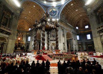 A general view of the St. Peter's Basilica as Pope Francis celebrates Mass to mark the World Day of Peace at the Vatican, January 1, 2023. REUTERS/Guglielmo Mangiapane