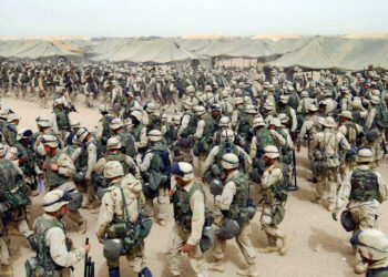 CAMP SHOUP, KUWAIT:  US Marines from the 2nd battalion/8 MAR, prepare themselves after receiving orders to cross the Iraqi border at Camp Shoup, northern Kuwait, 20 March 2003. US marines and army infantry have advanced 40 kilometers (20 miles) inside Iraq since storming across the Kuwaiti border overnight, a marine officer said early today.    AFP PHOTO/Eric FEFERBERG  (Photo credit should read ERIC FEFERBERG/AFP via Getty Images)