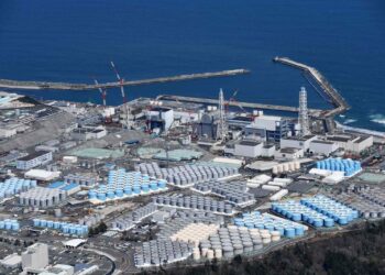 福島第一原発／処理済み汚染水の貯蔵タンクが並ぶ福島第一原発＝２０２１年４月１２日、朝日新聞社ヘリから＝福島県大熊町