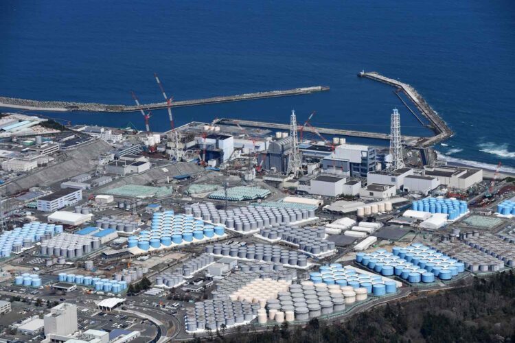 福島第一原発／処理済み汚染水の貯蔵タンクが並ぶ福島第一原発＝２０２１年４月１２日、朝日新聞社ヘリから＝福島県大熊町