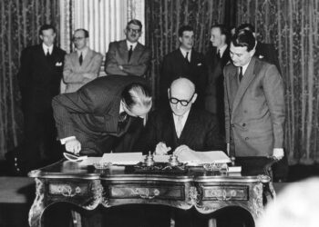 Signature of the Paris Treaty creating the ECSC - CECA on April 18, 1951