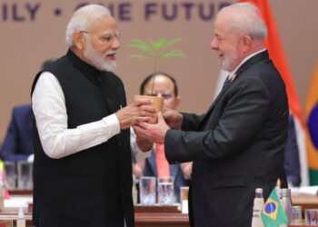 India's Prime Minister Narendra Modi (L) presents a sapling to Brazil's President Luiz Inacio Lula da Silva (R) during the third working session of the G20 Leaders' Summit in New Delhi on September 10, 2023.  - RESTRICTED TO EDITORIAL USE
 (Photo by PIB / AFP) / RESTRICTED TO EDITORIAL USE