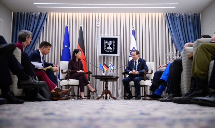 President of Israel Izchak Herzog (R) meets with German Foreign Minister Annalena Baerbock for talks at the presidential palace. Photo: Bernd von Jutrczenka/dpa