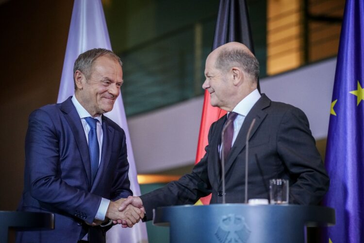 12 February 2024, Berlin: Polish Prime Minister Donald Tusk (L) and German Chancellor Olaf Scholz arrive for a press conference after their meeting at the Federal Chancellery. Photo: Kay Nietfeld/dpa