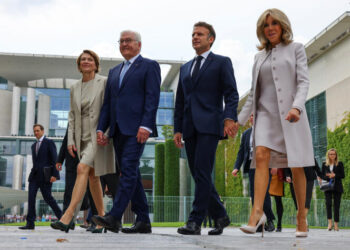 German President Frank-Walter Steinmeier with his wife Elke Budenbender and French President Emmanuel Macron with his wife Brigitte Macron arrive to visit a Democracy festival to mark 75 years of the German Basic Law and 35 years of the peaceful revolution, in Berlin, Germany, May 26, 2024. REUTERS/Christian Mang