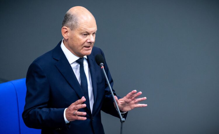 Federal Chancellor Olaf Scholz participates in a government questioning session in the German Bundestag. Photo: Michael Kappeler/dpa