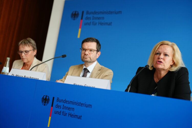 Nancy Faeser (R), Germany's Minister of the Interior and Home Affairs, Marco Buschmann, Germany's Minister of Justice, and Anja Hajduk, State Secretary in the Ministry of Economics, present a security package following the knife attack in Solingen. Photo: Kay Nietfeld/dpa