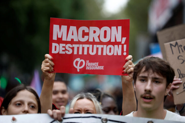 Protesters gather to denounce French President Emmanuel Macron's refusal to name a prime minister from the left-wing New Popular Front coalition, in Paris, France, September 7, 2024. REUTERS/Benoit Tessier