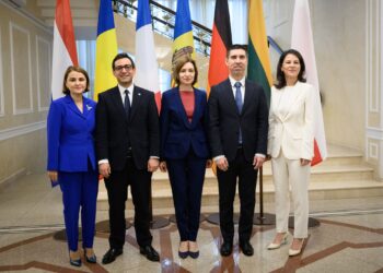 17 September 2024, Moldova, Chisinau: Moldovan President Maia Sandu (C) poses for a picture with (R-L) German Foreign Minister Annalena Baerbock, Moldovan Foreign Minister Mihai Popsoi, French Foreign Minister Stehane Sejourne and Romanian Foreign Minister Luminita Odobescu ahead of the Moldova Support Platform conference at the Moldovan state residence. Photo: Bernd von Jutrczenka/dpa