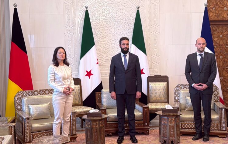 German Foreign Minister Annalena Baerbock (l) meets with the new Syrian ruler Ahmed al-Sharaa (M), on the right her French counterpart Jean-Noël Barrot. Photo: Jörg Blank/dpa