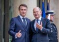 22 January 2025, France, Paris: French President Emmanuel Macron (L) welcomes German Chancellor Olaf Scholz before a meeting at the Elysee Palace in Paris. Photo: Michael Kappeler/dpa