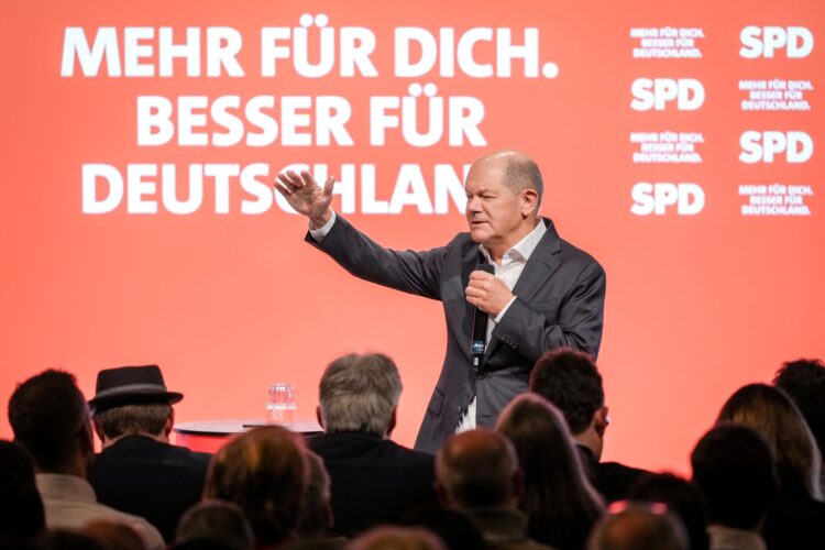 13 January 2025, North Rhine-Westphalia, Bielefeld: Olaf Scholz, German Chancellor and candidate of the Social Democratic Party of Germany (SPD), speaks during an SPD election campaign tour in North Rhine-Westphalia at the Lokschuppen. Photo: Kay Nietfeld/dpa