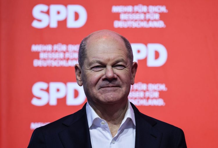 21 February 2025, North Rhine-Westphalia, Cologne: German Chancellor Olaf Scholz (SPD) speaks during an election campaign appearance in Cologne. Photo: Oliver Berg/dpa